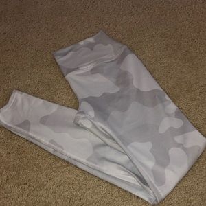 ALO white and gray camp leggings!!